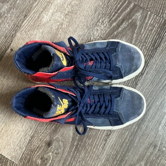 Nike - Picture 4 of 16